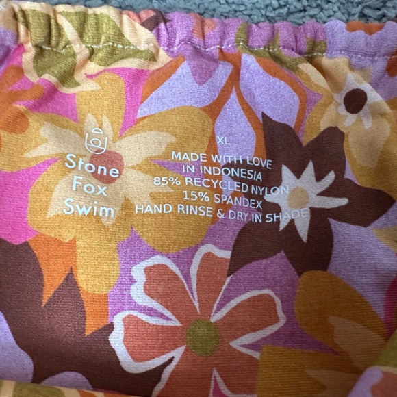 Stone Fox Swim River Bikini Bottom in Retro Pop Size XL
Floral Side-Tie - Picture 5 of 6